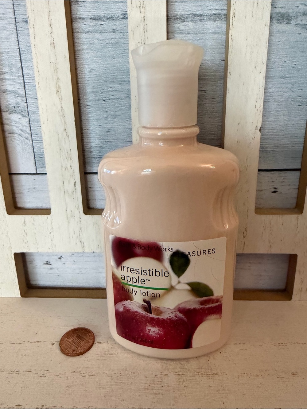 Bath & Body Works Pleasures IRRESISTIBLE APPLE Body Lotion 8oz Discontinued HTF